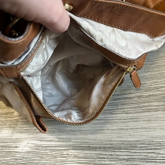 Vintage Michael Kors Tan Leather Shoulder Bag with Gold Accents - Picture 16 of 16